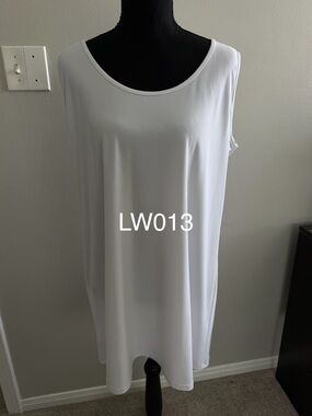 Patchington White Sleeveless Scoop Neck Tank Top